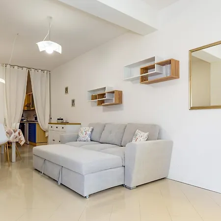 Apartment With Private Spot Terrace & Parking